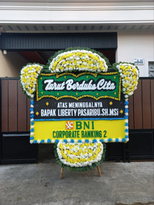 Papan Bunga Duka di Gantar